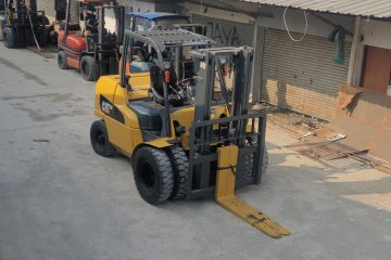 Pelayanan Sewa Forklift Bekasi di area industri Bekasi